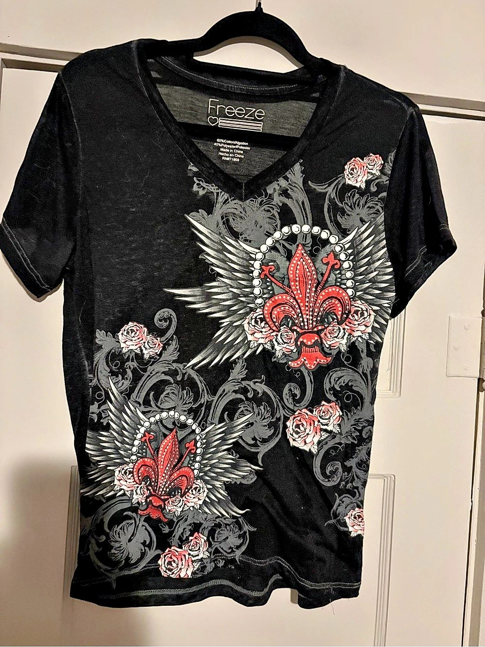 Freeze Graphic Short Sleeve Tee in Black & Red Size Medium